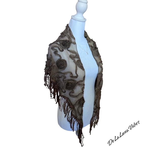 Delicate, Vintage, Fringe Shoulder Shawl, Brown with Floral Appliques. Like New - Picture 2 of 6